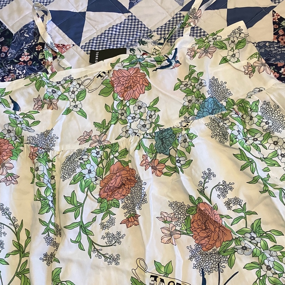 Torrid Floral Camisole - White with Pink and Green